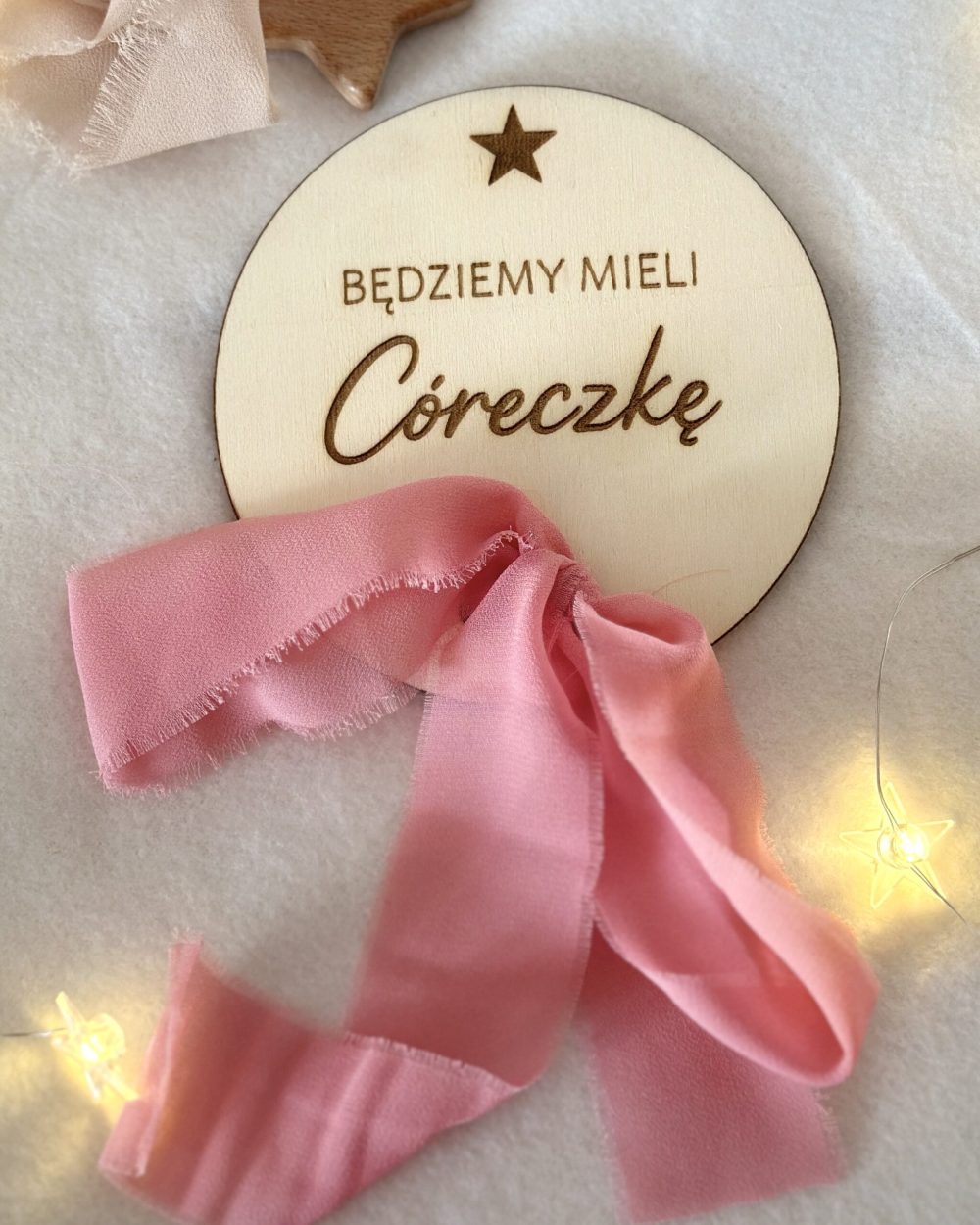 Drewniana tabliczka „Będziemy mieli córeczkę”